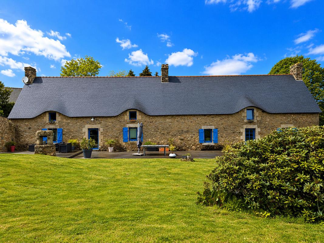 CLEGUER Longère de charme rénovée - 210 m² habitables + dépendances - Terrain 1 488 m²  -  15 min de Lorient et 20 min des plages - Morbihan - Environnement calme - Exposition plein sud 16
