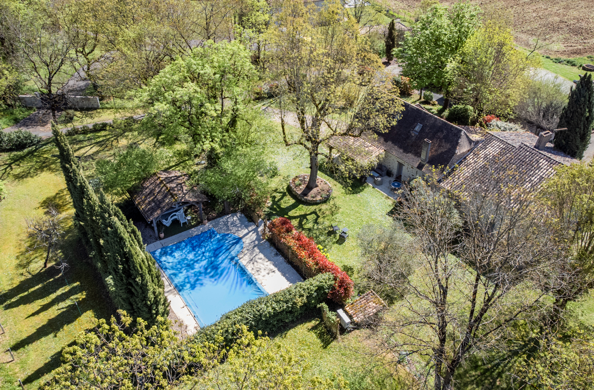 VILLEREAL Charmante Maison de campagne,+/-170m2, 4 chambres, piscine, 5676M2 jardin 1