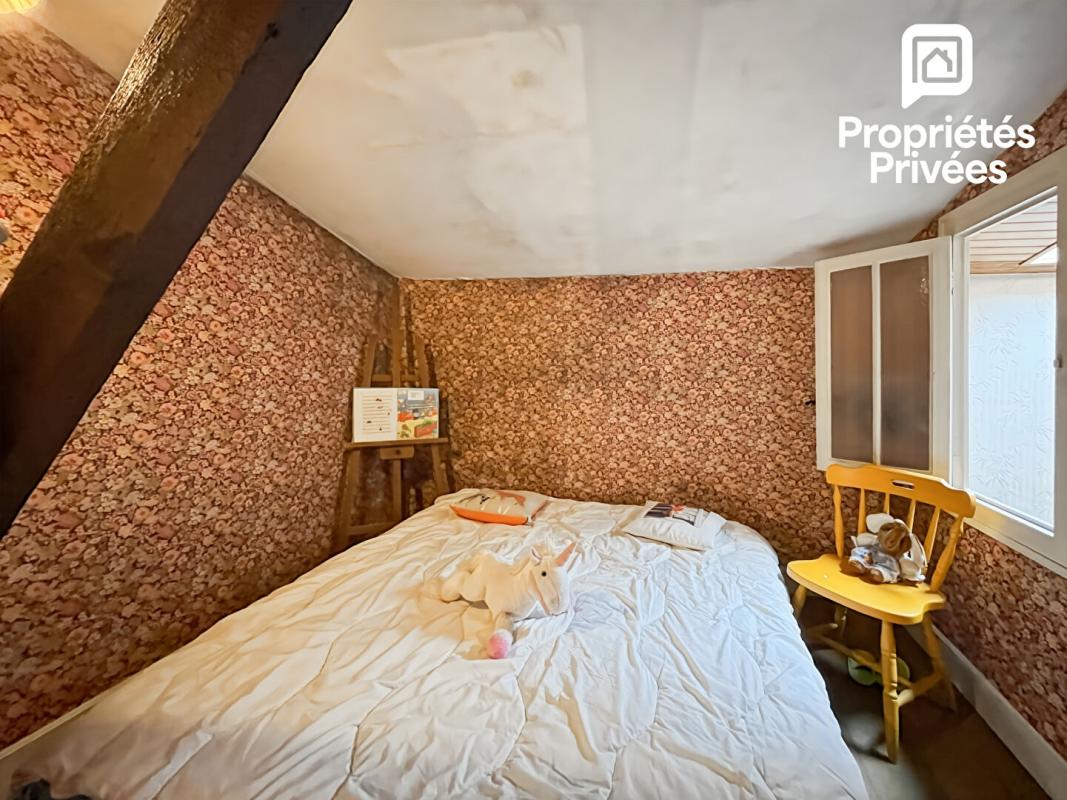 BLAYE Maison de charme à Blaye avec vue estuaire, piscine et fort potentiel d'aménagement 12