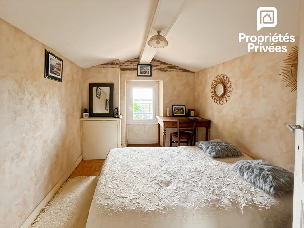 BLAYE Maison de charme à Blaye avec vue estuaire, piscine et fort potentiel d'aménagement 13