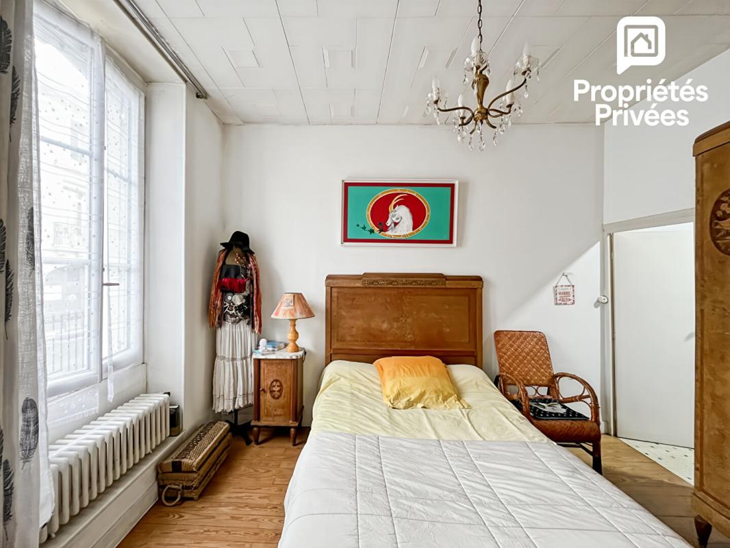 BLAYE Maison de charme à Blaye avec vue estuaire, piscine et fort potentiel d'aménagement 16