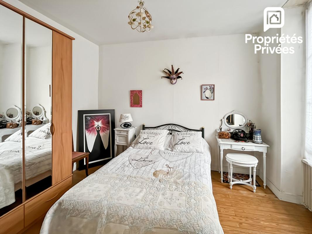 BLAYE Maison de charme à Blaye avec vue estuaire, piscine et fort potentiel d'aménagement 17