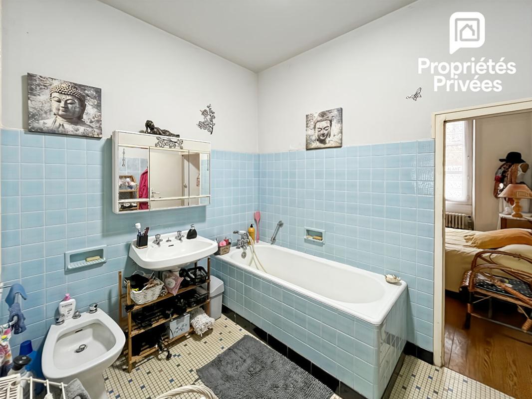 BLAYE Maison de charme à Blaye avec vue estuaire, piscine et fort potentiel d'aménagement 18