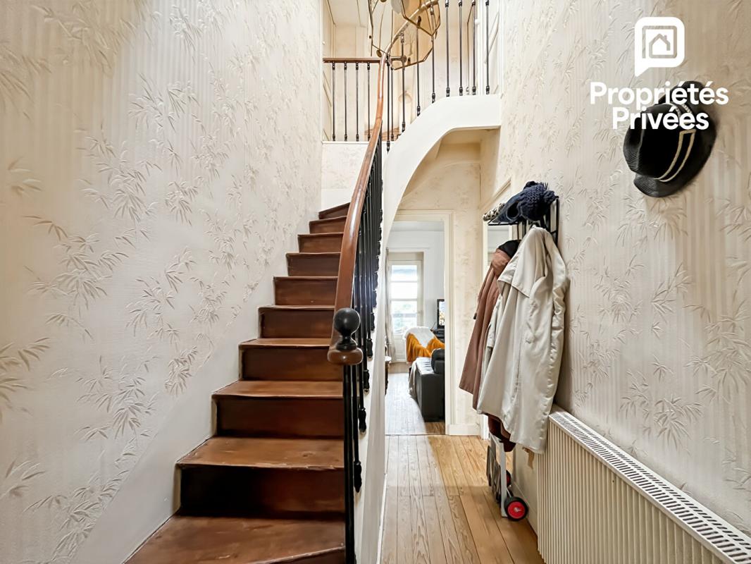 BLAYE Maison de charme à Blaye avec vue estuaire, piscine et fort potentiel d'aménagement 7