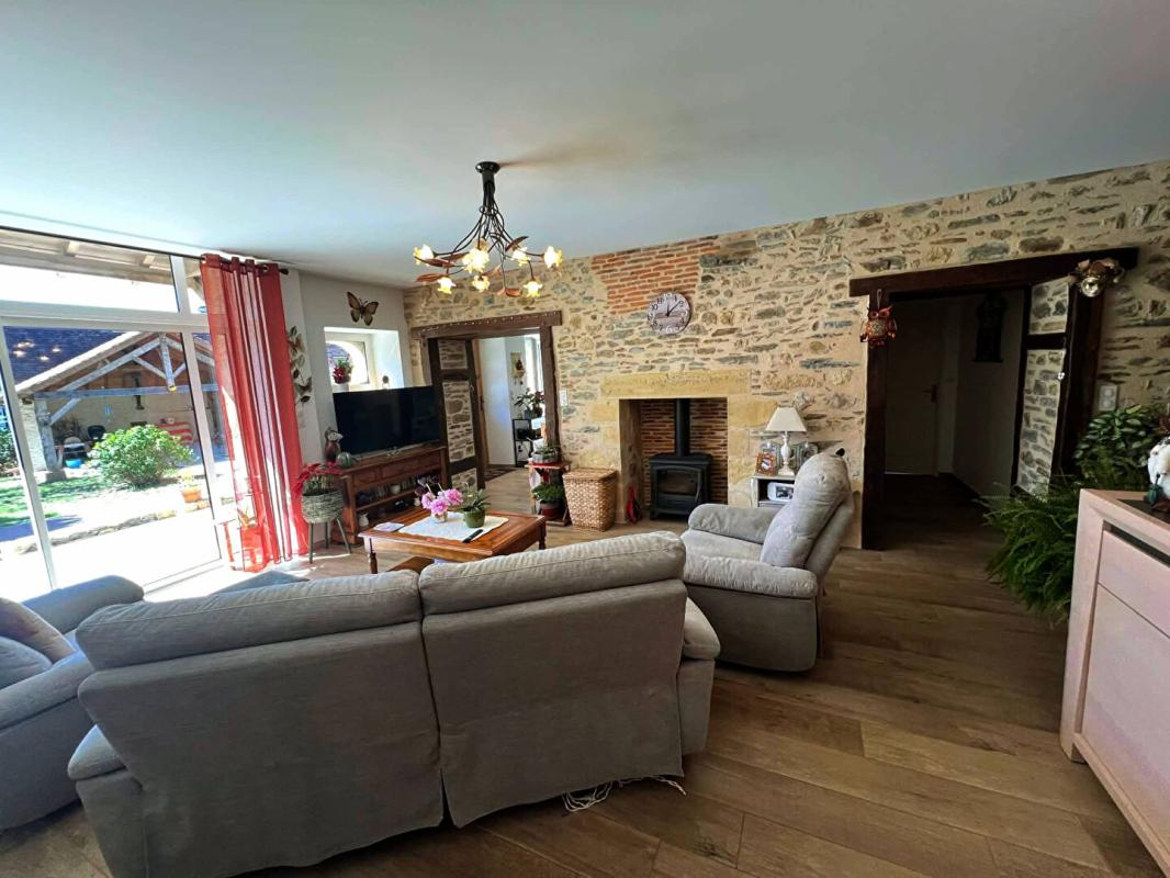 NANTHEUIL Maison en Pierre à Nantheuil 7 pièce(s) 170 m2 4