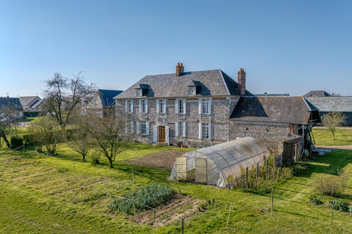 GODERVILLE Manoir  du XVI ème , 218 m2 + grenier + cellier/  1480 m2 de dépendances sur 1,6ha 2