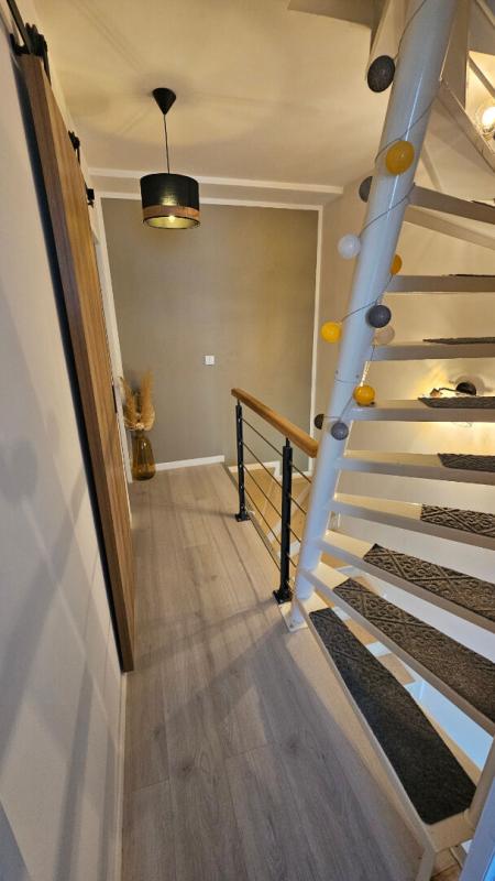 HOUDAN Maulette / Maison de ville récente en duplex avec jardinet 7