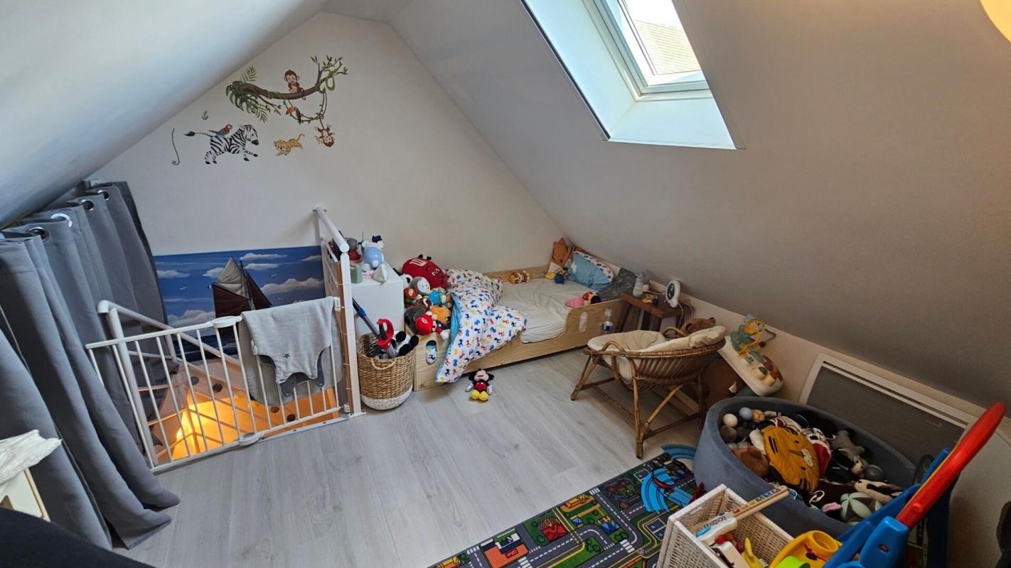 HOUDAN Maulette / Maison de ville récente en duplex avec jardinet 8