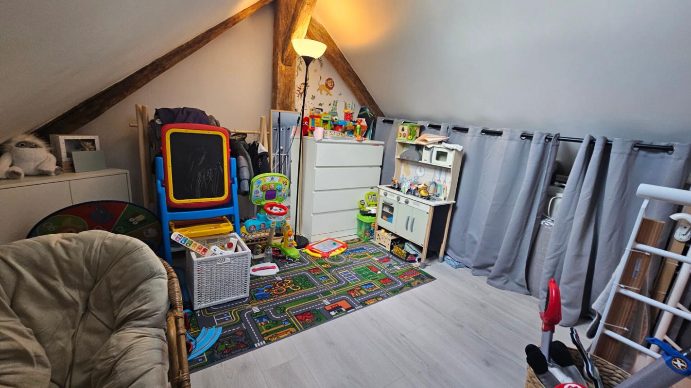 HOUDAN Maulette / Maison de ville récente en duplex avec jardinet 9