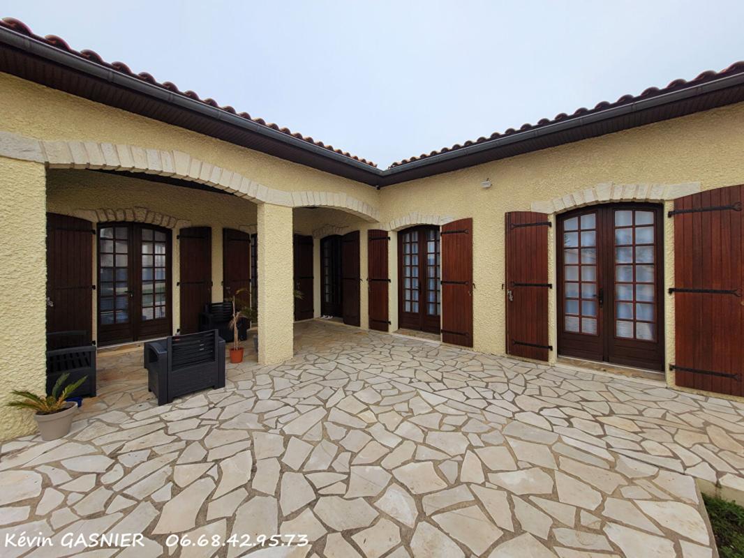 RUELLE-SUR-TOUVRE RUELLE SUR TOUVRE (16660) : Maison de plain pied de 157m2 11