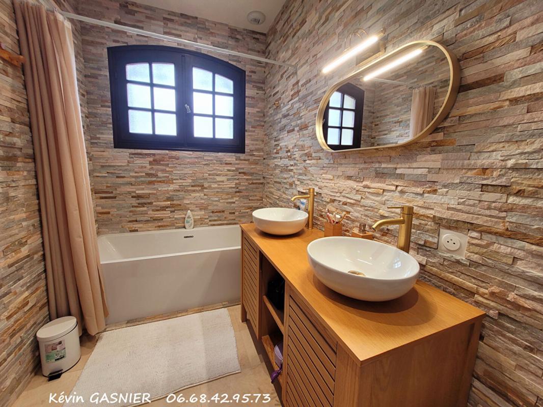 RUELLE-SUR-TOUVRE RUELLE SUR TOUVRE (16660) : Maison de plain pied de 157m2 6