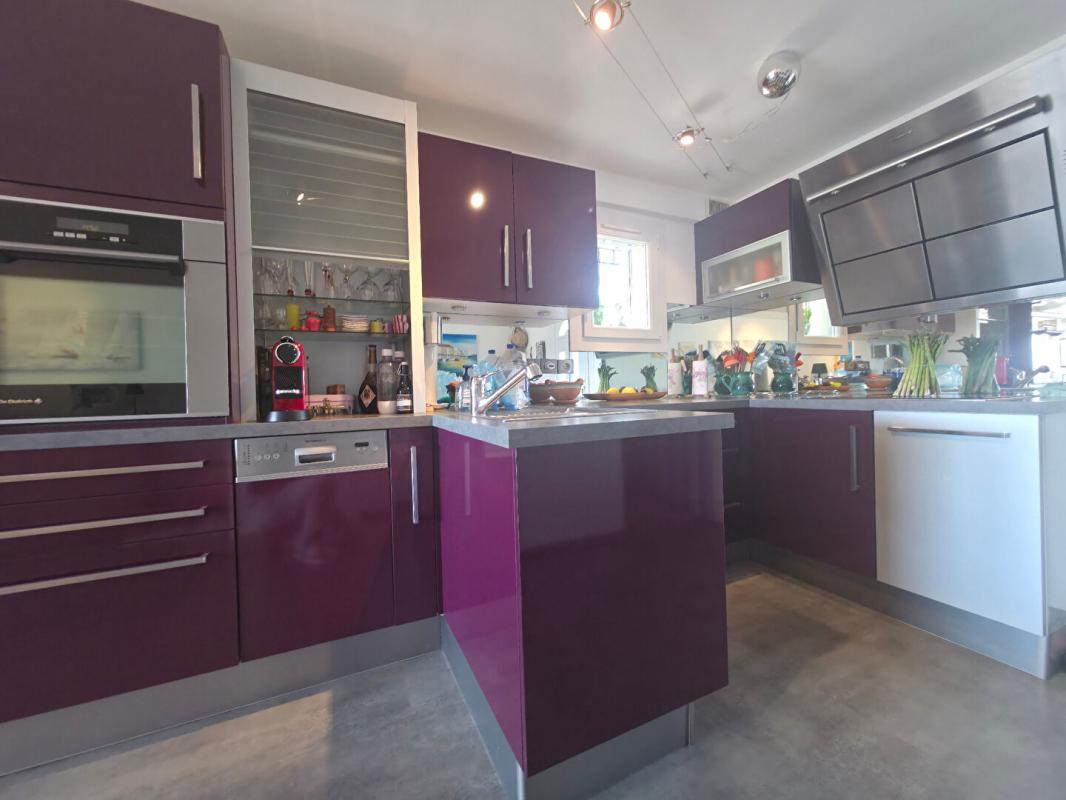 BORMES-LES-MIMOSAS Maison Bormes Les Mimosas 5 pièce(s) 83 m2 parking jardin terrasse 3