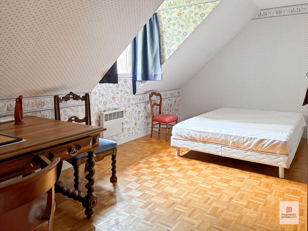 DURTAL Maison Durtal 8 pièce(s) 203.23 m2 12