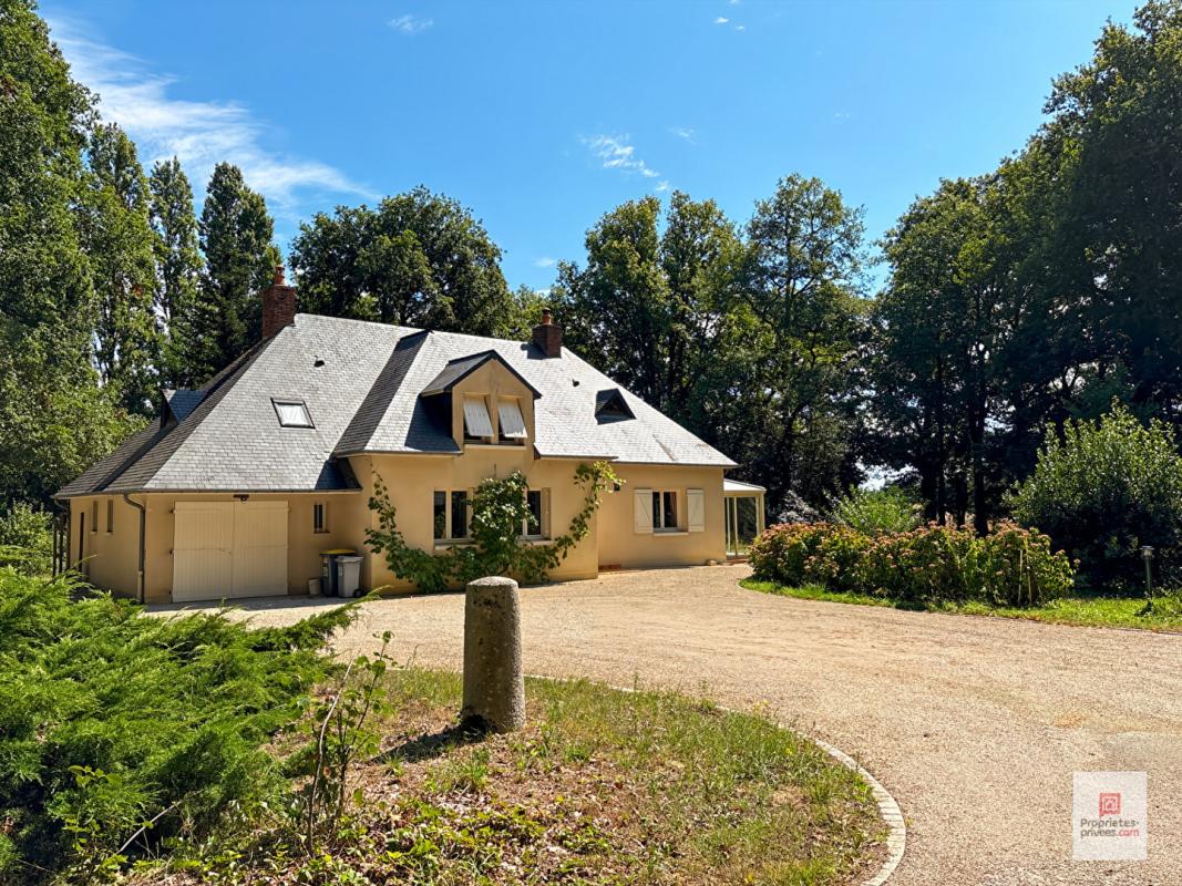 DURTAL Maison Durtal 8 pièce(s) 203.23 m2 2