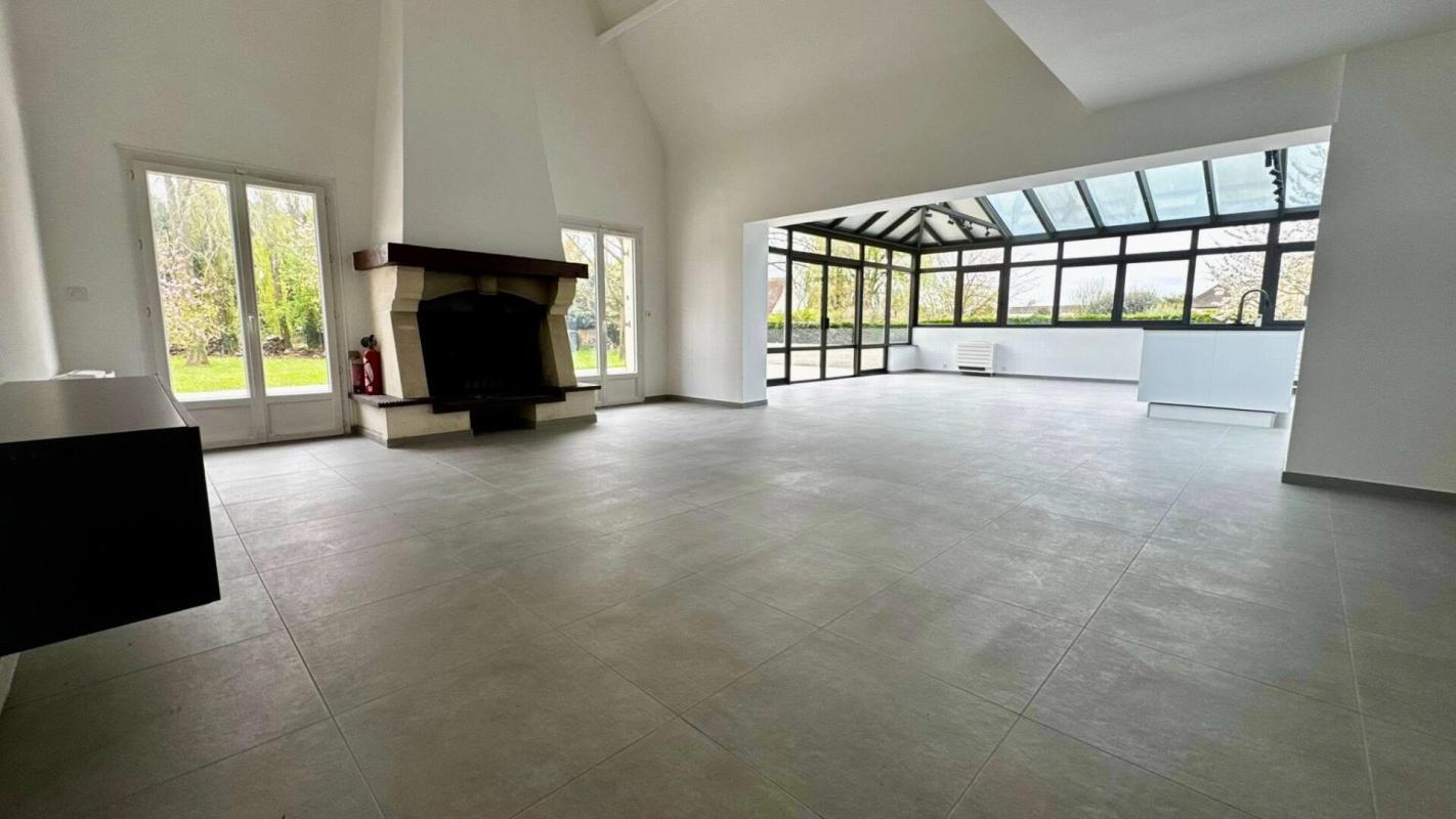 AVRAINVILLE Propriété d'exception  221 m² de luminosité sur  presque 3 000 m² de terrain 12