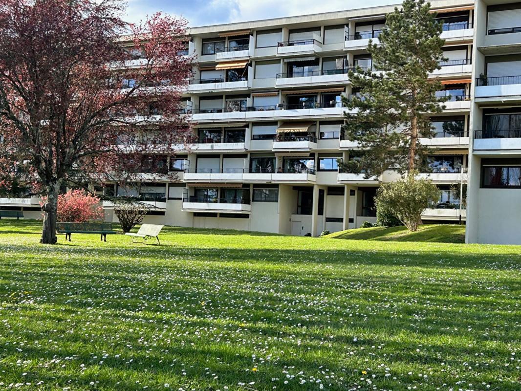 BLANQUEFORT Appartement Blanquefort 6 pièce(s) 110 m2 1