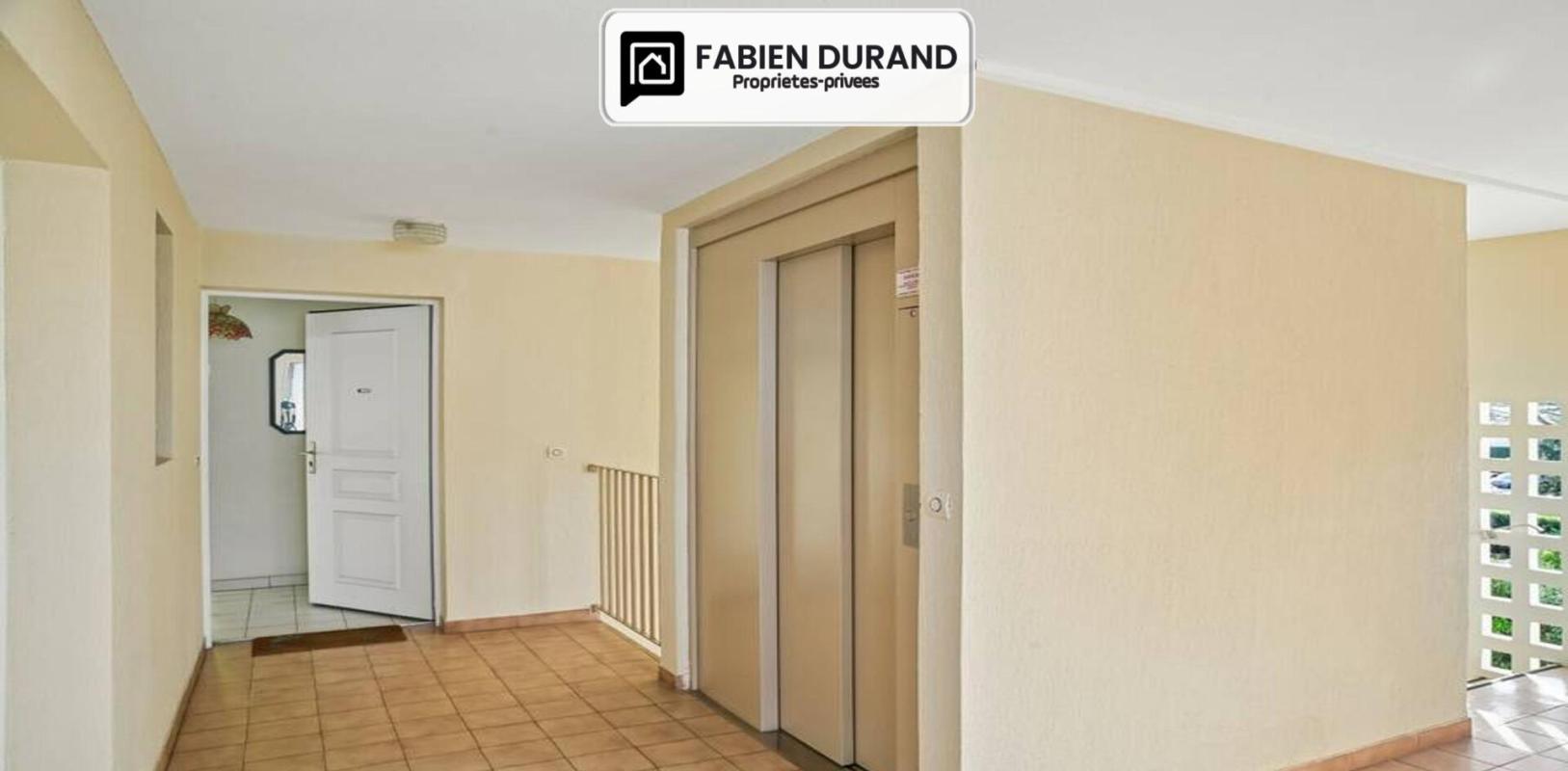 MANDELIEU-LA-NAPOULE Mandelieu-la-Napoule - Appartement 3 pièces dernier étage avec double terrasse et box 17