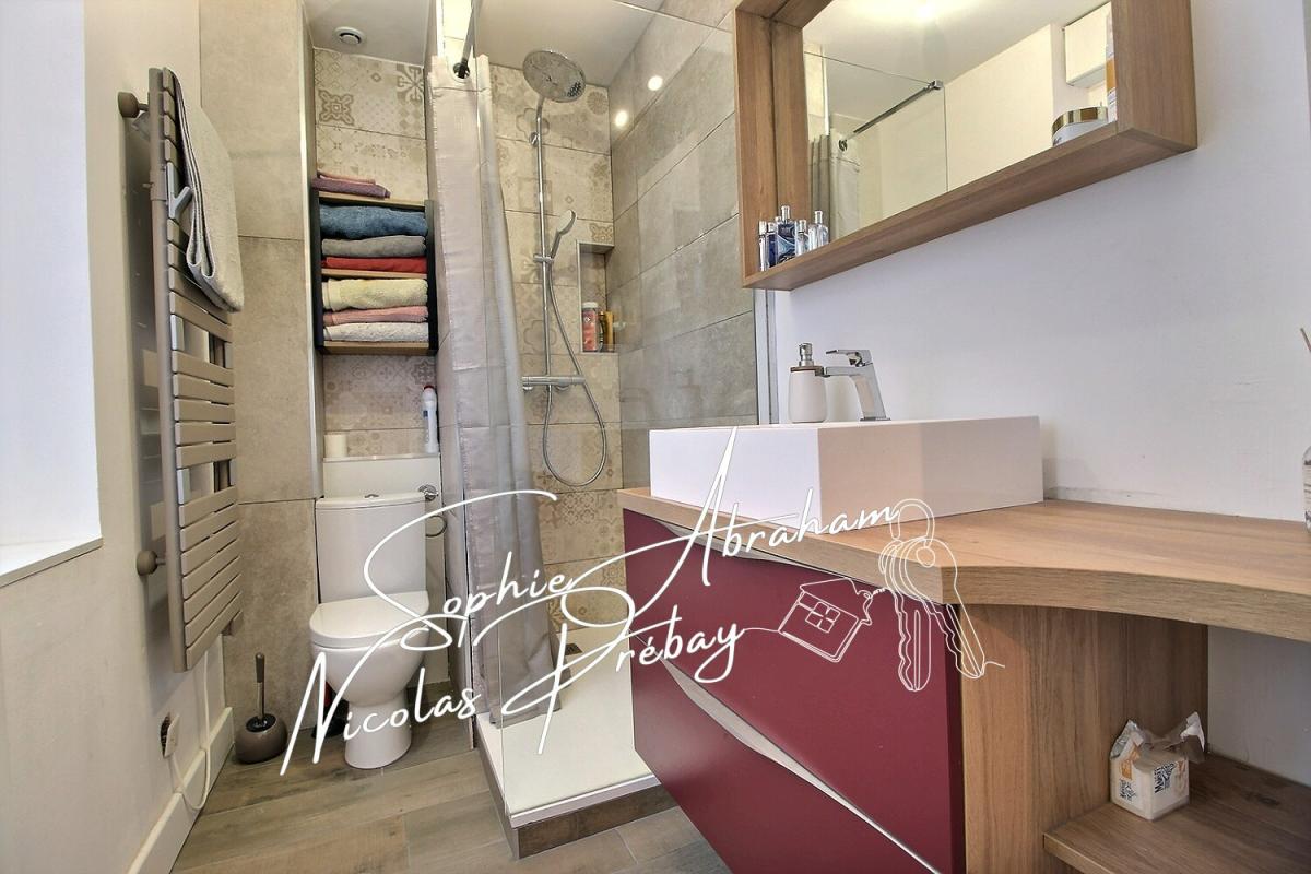 ANGERVILLE Maison en pierres, 3 chambres, grenier aménageable avec cour, dépendance et cave 12