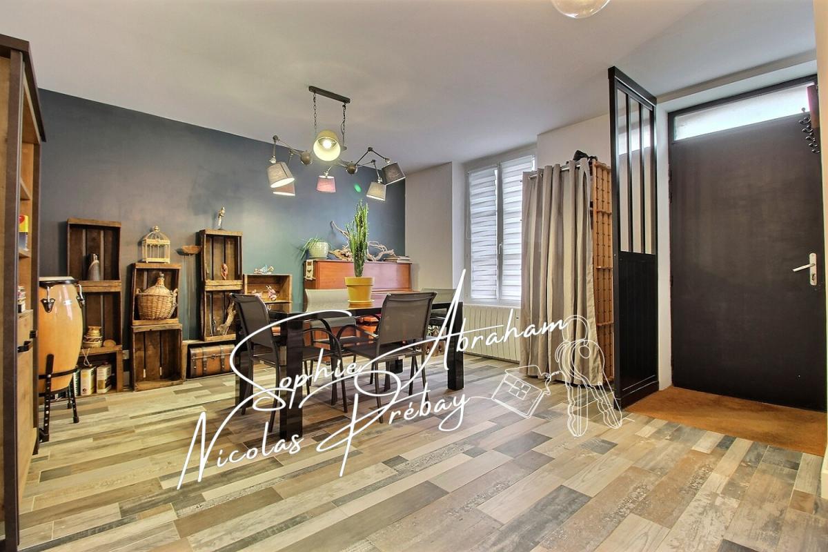 ANGERVILLE Maison en pierres, 3 chambres, grenier aménageable avec cour, dépendance et cave 2