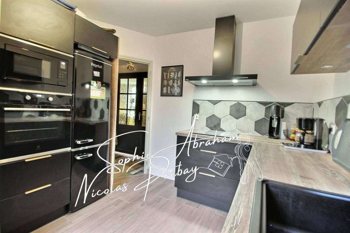 ANGERVILLE Maison en pierres, 3 chambres, grenier aménageable avec cour, dépendance et cave 8