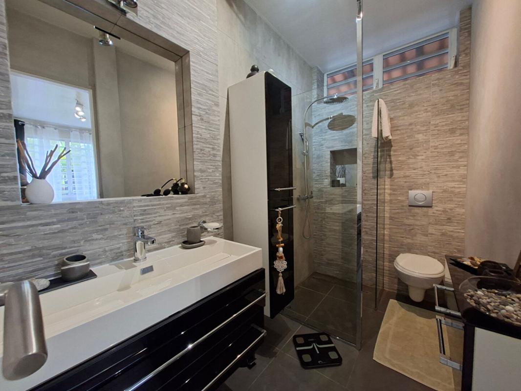 CAYENNE BOURDA Villa 4 pièce(s) proche mer 10