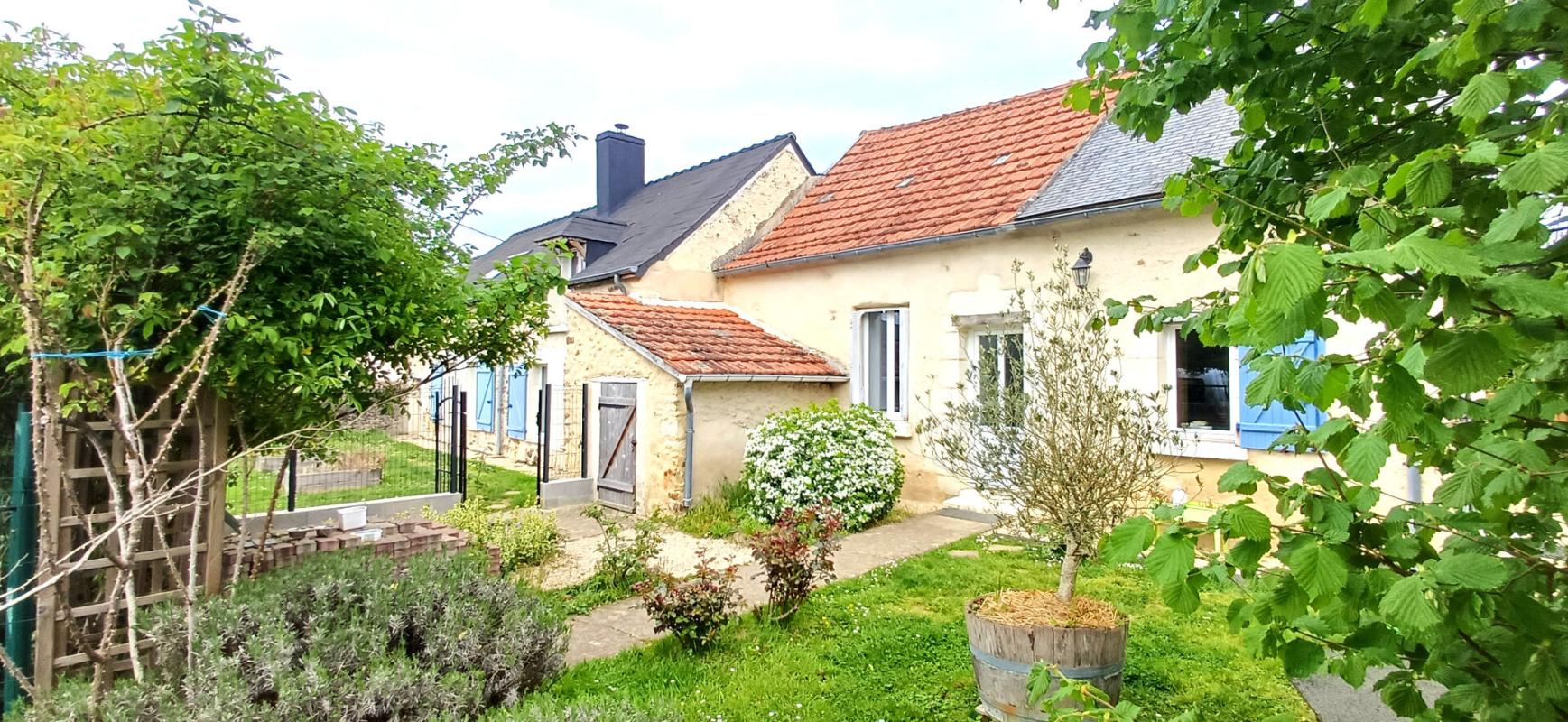 BAUGÉ-EN-ANJOU Maison d'environ 126 m2 située à 5 minutes de Baugé direction Angers 1