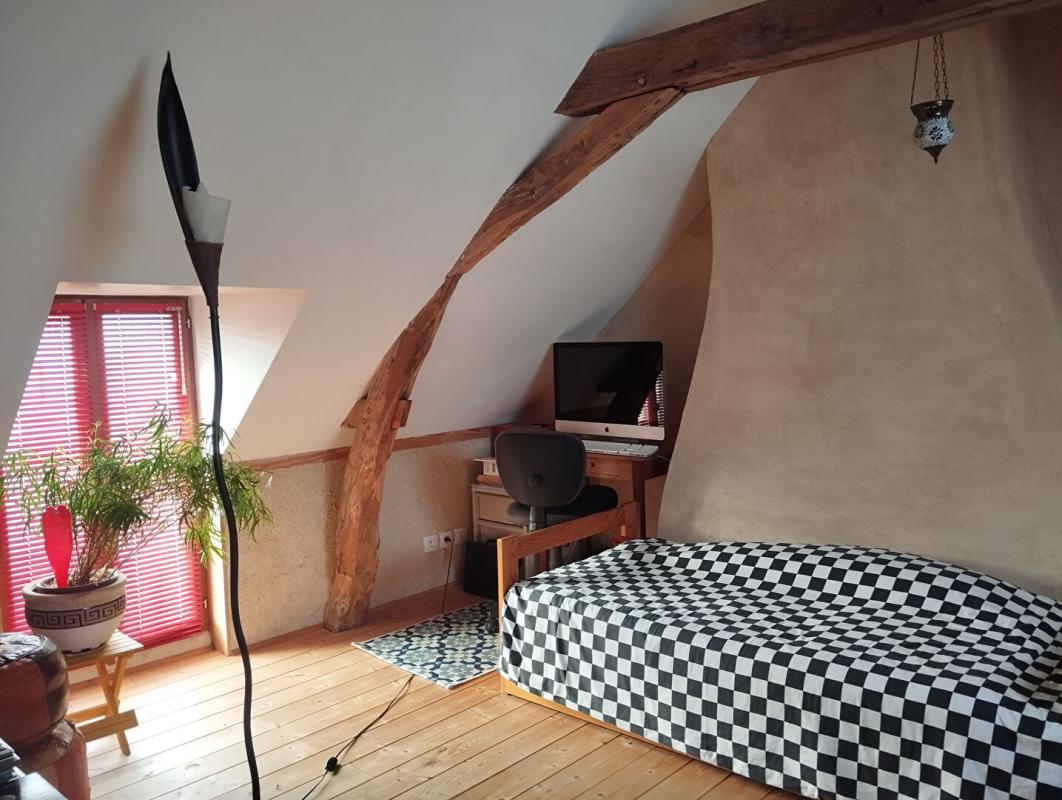 BAUGÉ-EN-ANJOU Maison d'environ 126 m2 située à 5 minutes de Baugé direction Angers 6