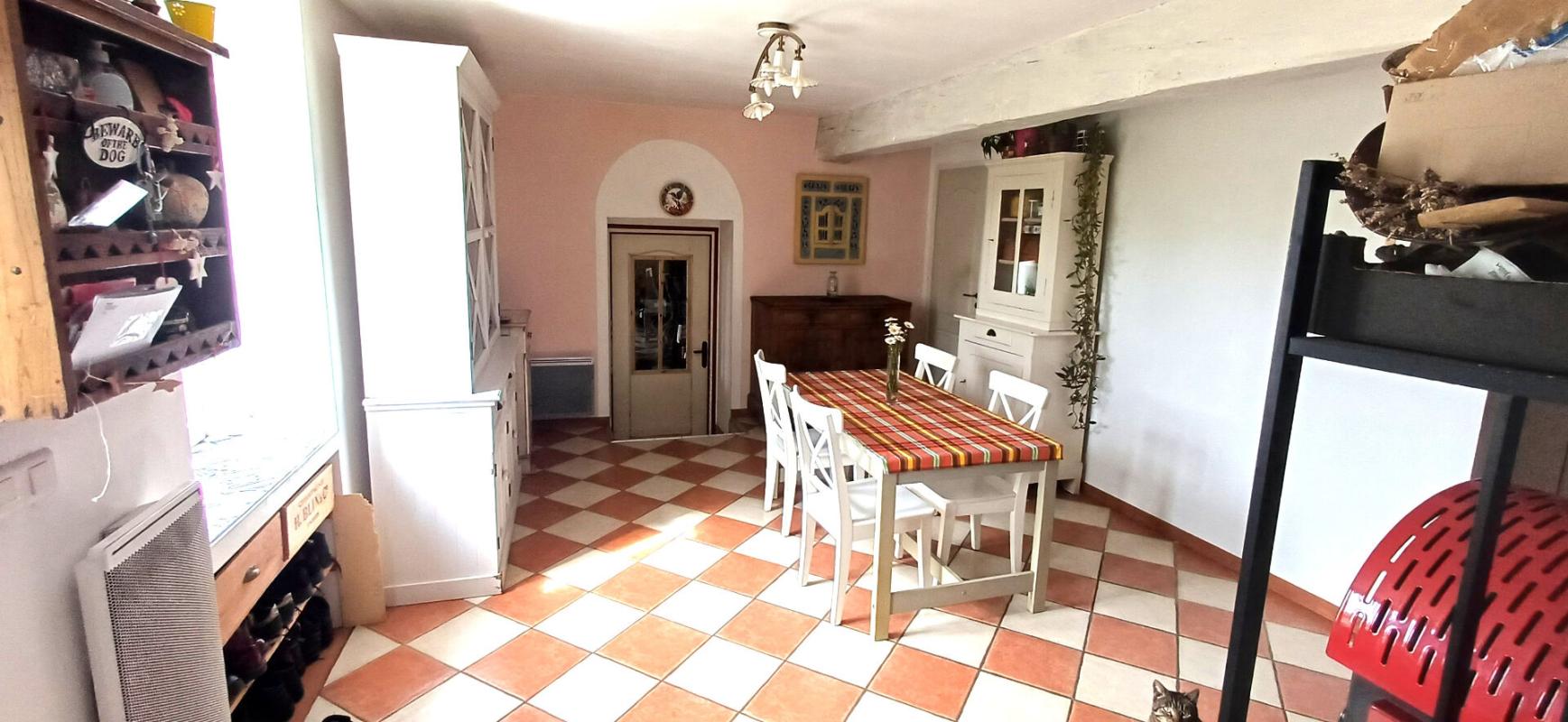 BAUGÉ-EN-ANJOU Maison d'environ 126 m2 située à 5 minutes de Baugé direction Angers 9