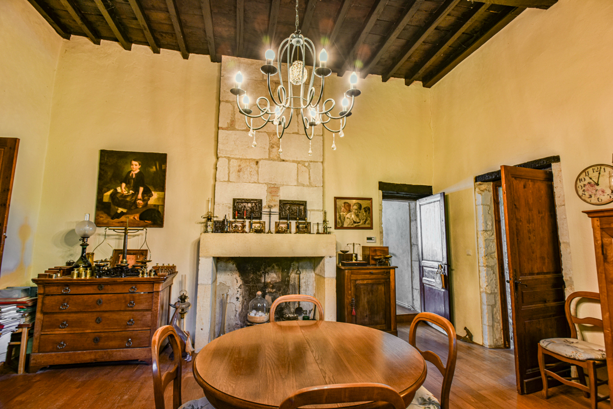 CAUSE-DE-CLERANS Maison de maître début XIXieme siecle, 9 pièce(s) 3ch, 200 m2,  grange, 2100 m2 terrain 10