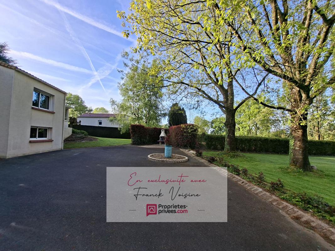 SAINT-MICHEL-MONT-MERCURE A VENDRE en Exclusivité à Saint Michel Mont Mercure, maison de 124 m2 avec 4 chambres et 1 bureau sur un parc arboré de 3812 m2 14