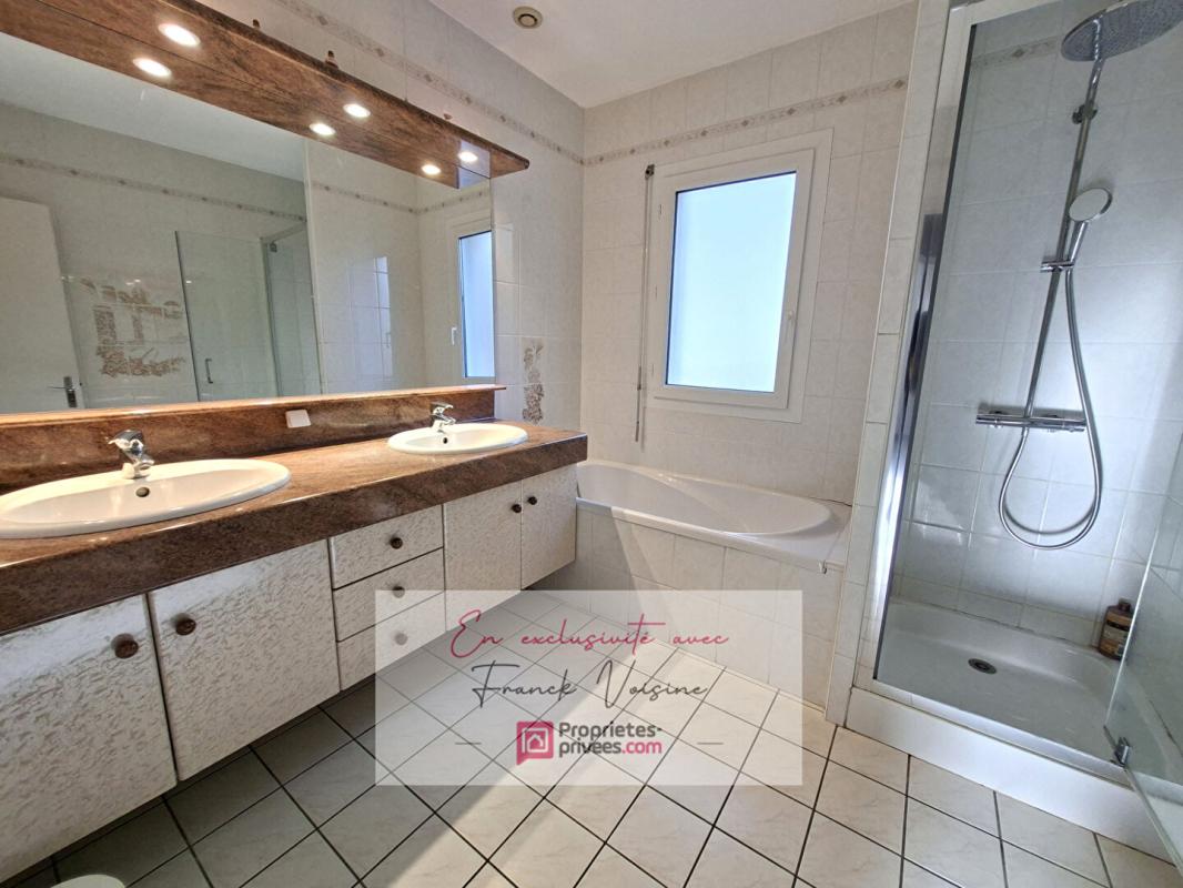 SAINT-MICHEL-MONT-MERCURE A VENDRE en Exclusivité à Saint Michel Mont Mercure, maison de 124 m2 avec 4 chambres et 1 bureau sur un parc arboré de 3812 m2 5