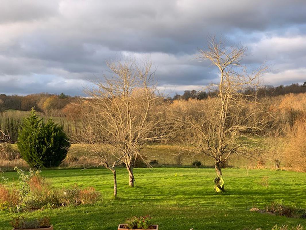 FAUX Charmante maison de campagne avec maison d'amis, piscine et intimité totale 16