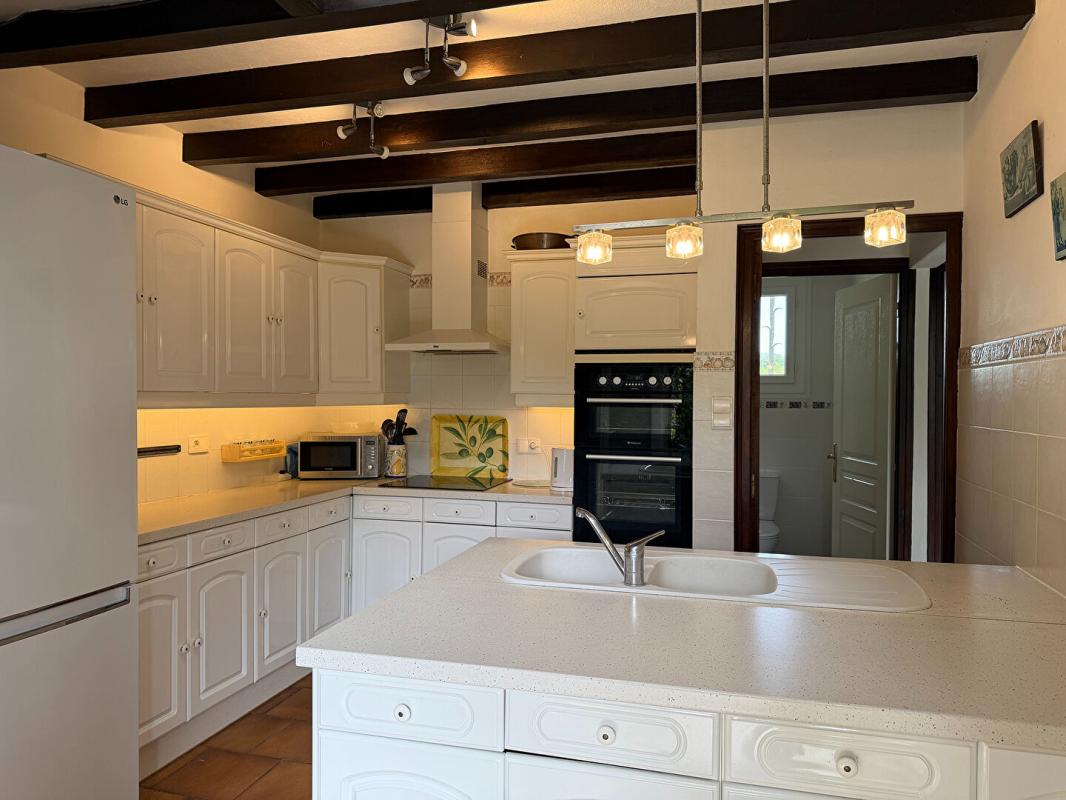 FAUX Charmante maison de campagne avec maison d'amis, piscine et intimité totale 6