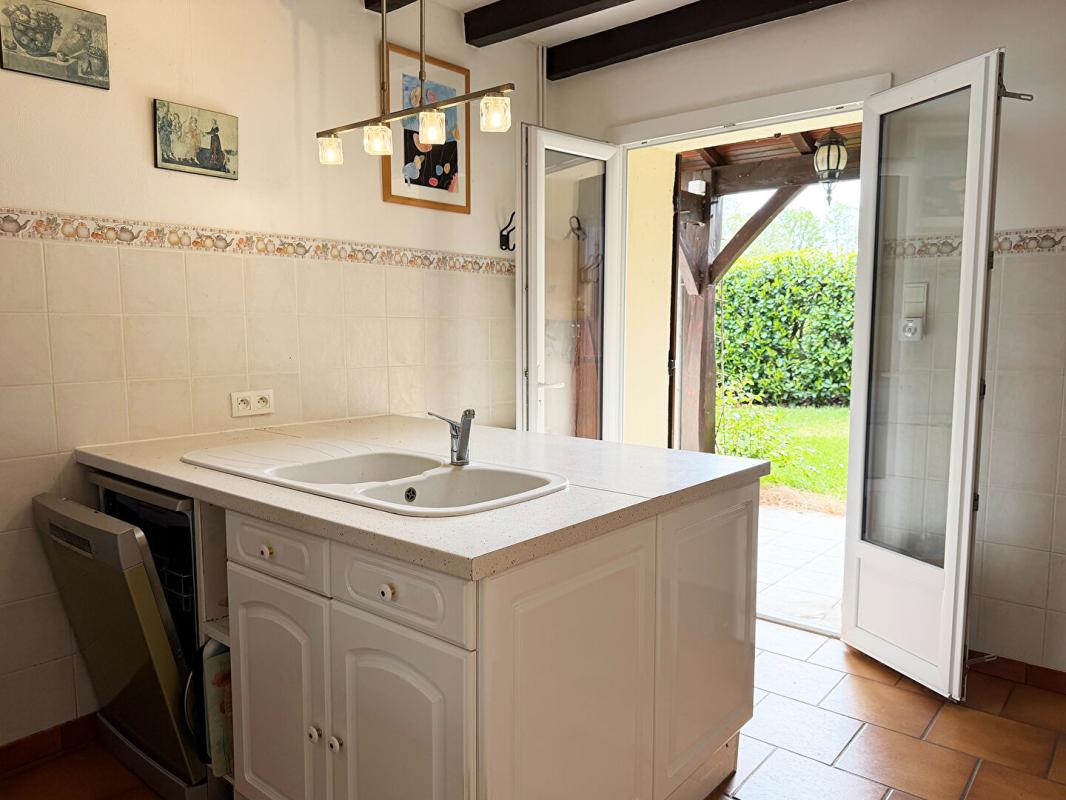 FAUX Charmante maison de campagne avec maison d'amis, piscine et intimité totale 7