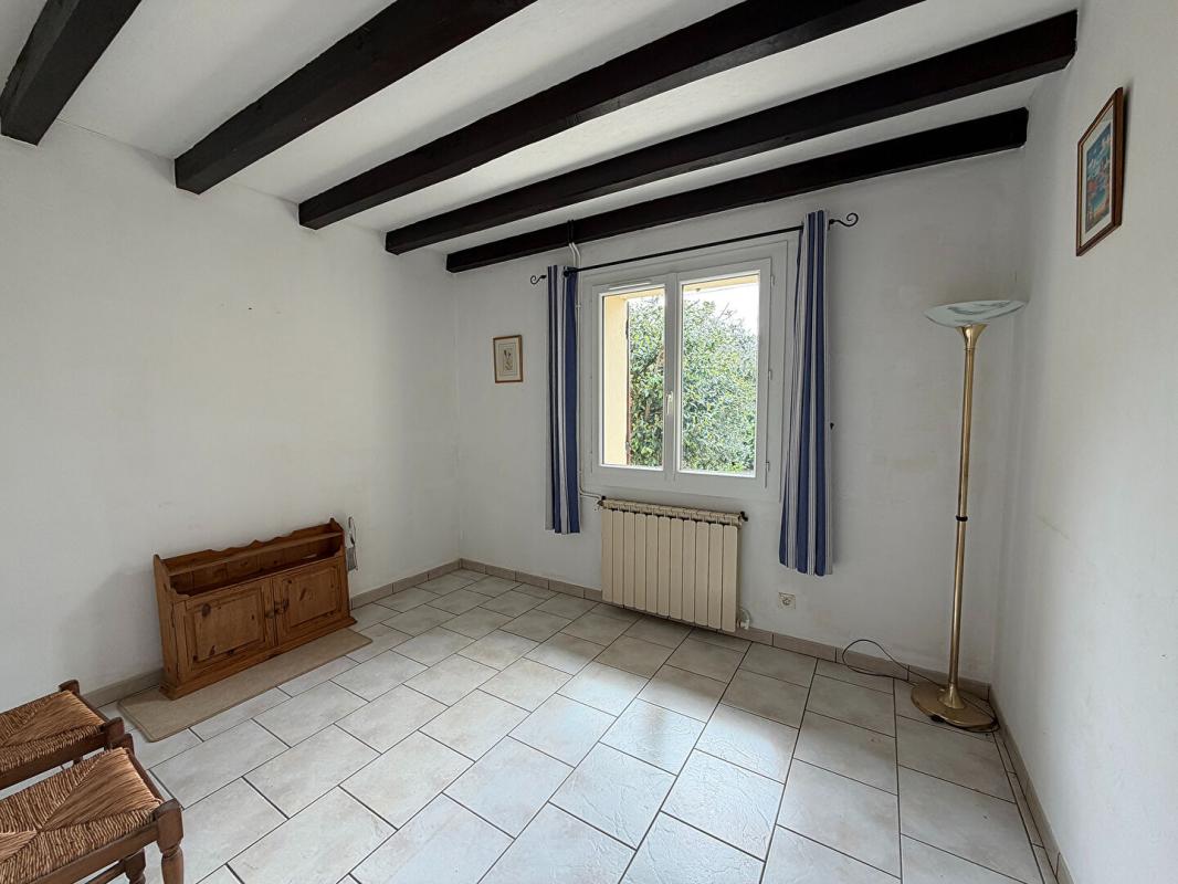 FAUX Charmante maison de campagne avec maison d'amis, piscine et intimité totale 8