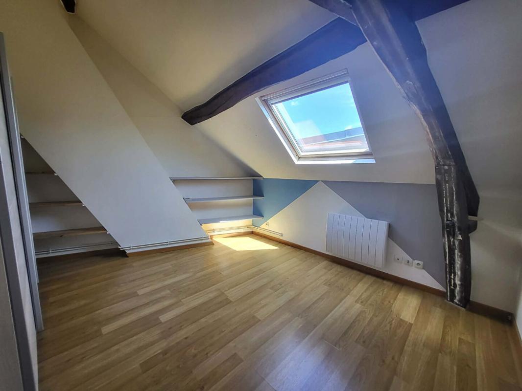 PITHIVIERS Appartement de charme ? Dernier étage ? Centre-ville de Pithiviers 5