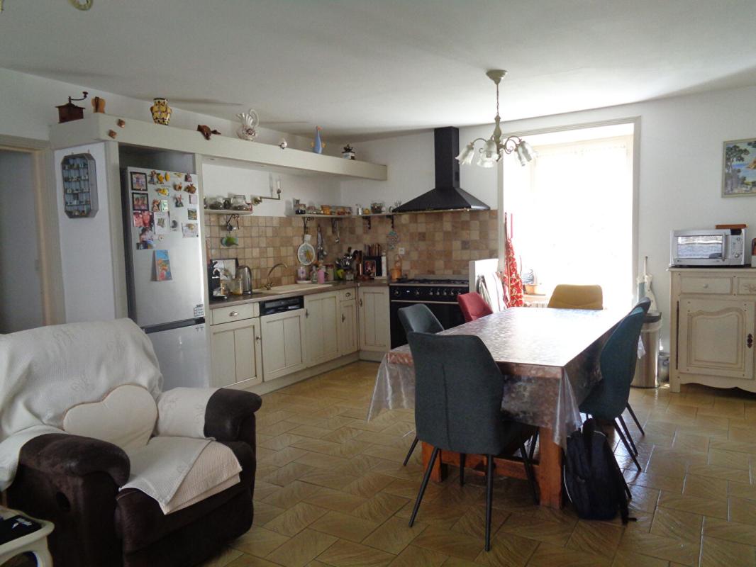 SAINT-BONNET-DE-MONTAUROUX Saint Bonnet Laval(48), maison de 200 m2, 6 chambres avec 1866 m2 de terrain 2