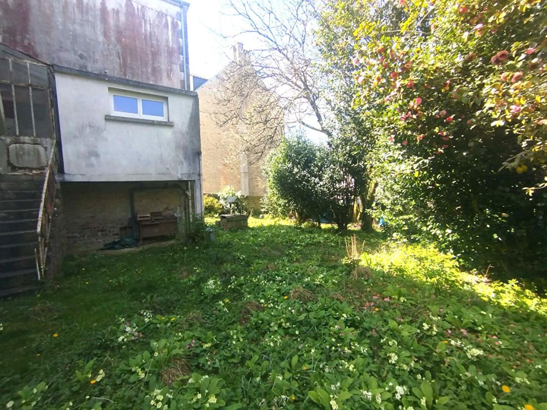 GUEMENE-SUR-SCORFF Maison de maître centre bourg avec terrains constructibles 17