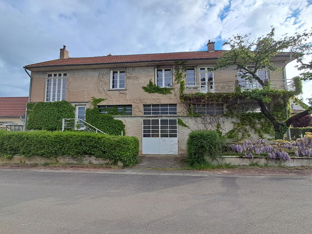 CHAMPFORGEUIL Maison  7 pièce(s) 177 m2 1