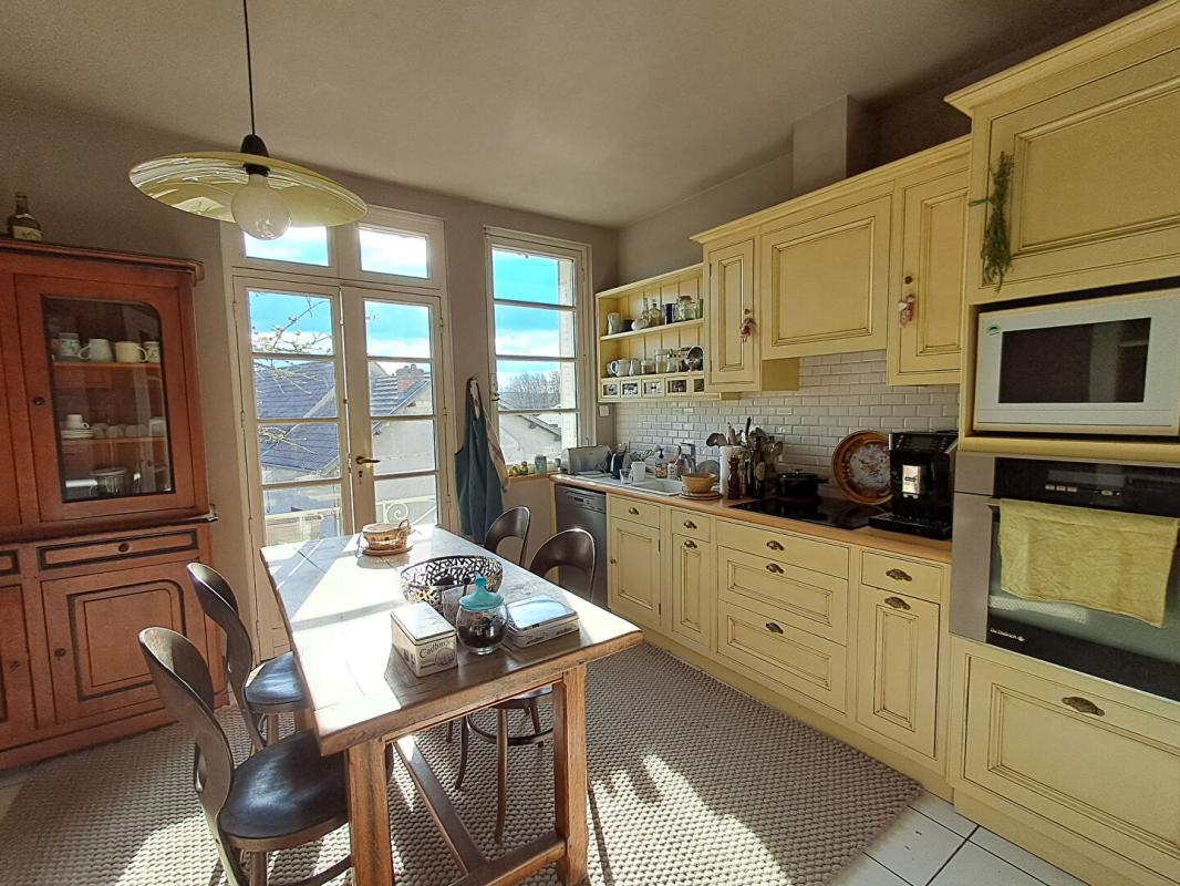 CHAMPFORGEUIL Maison  7 pièce(s) 177 m2 4