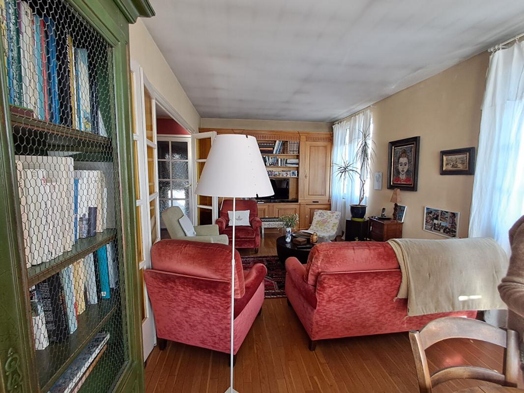 CHAMPFORGEUIL Maison  7 pièce(s) 177 m2 5