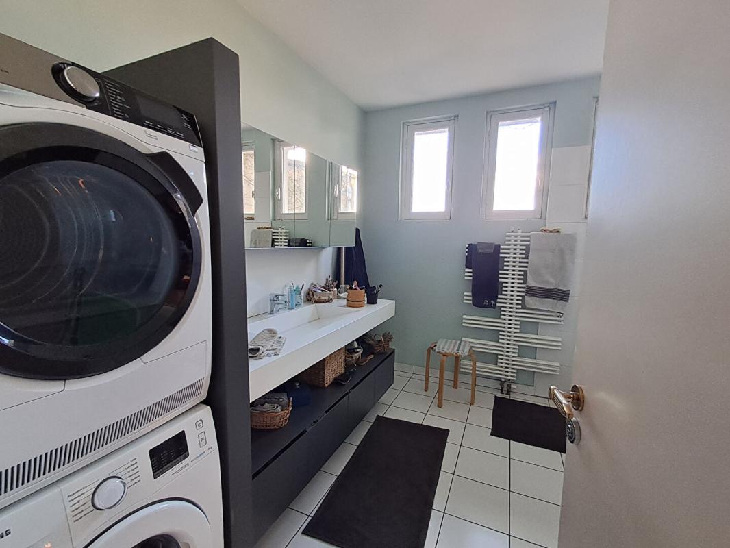 CHAMPFORGEUIL Maison  7 pièce(s) 177 m2 6