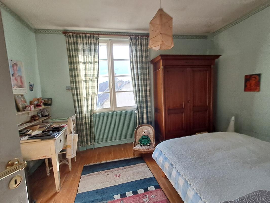 CHAMPFORGEUIL Maison  7 pièce(s) 177 m2 9