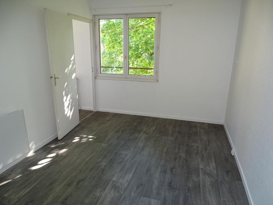 LE LARDIN-SAINT-LAZARE Maison Le Lardin Saint Lazare 4 pièce(s) 92 m2 6