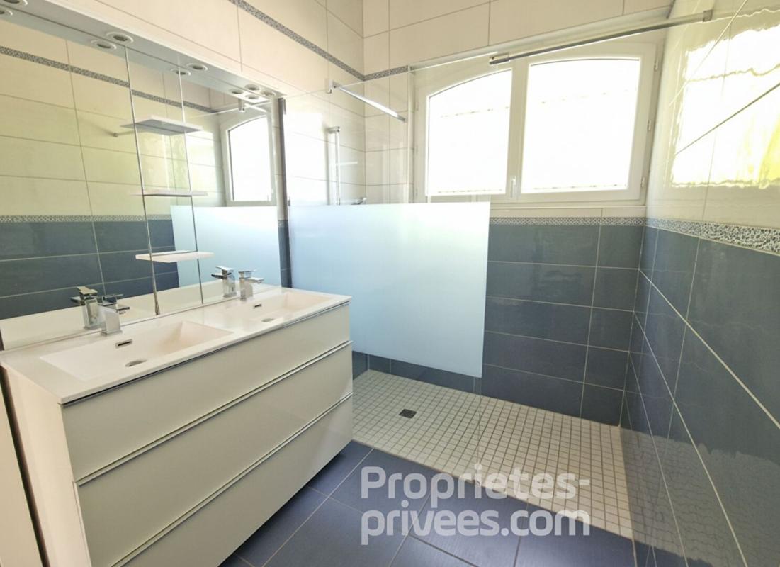 SAINT-ANDRE-DE-CUBZAC Grande maison proche commodités 6