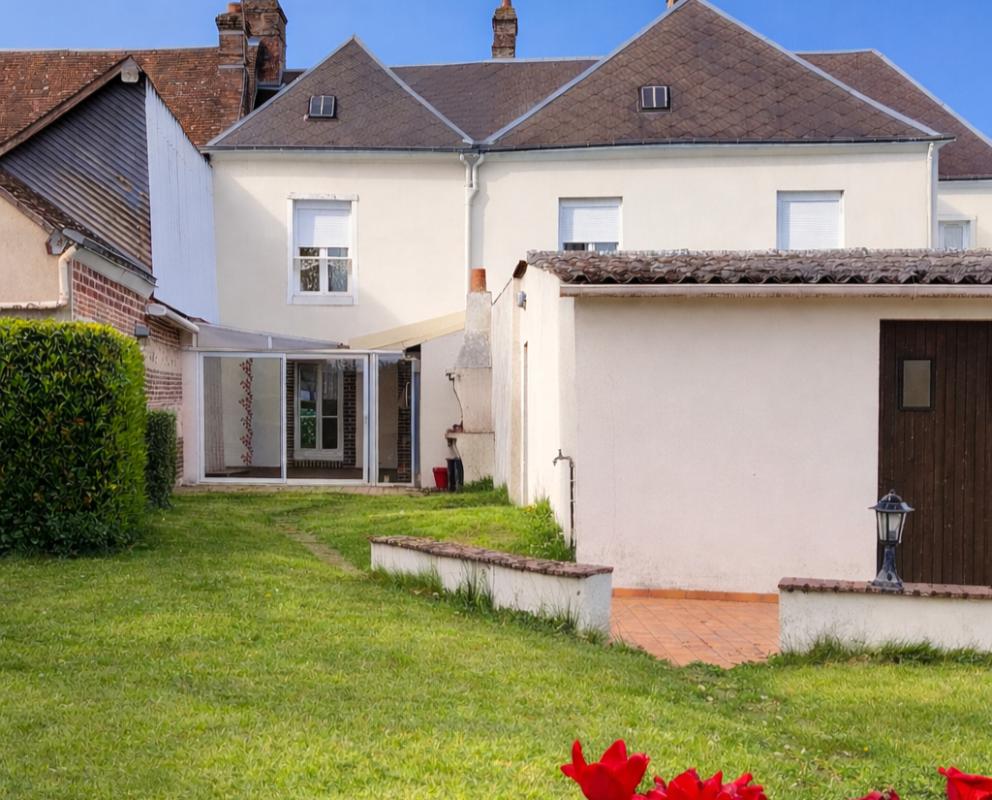 BROU Immeuble Brou 3 logements total de 246 m2 hab 1