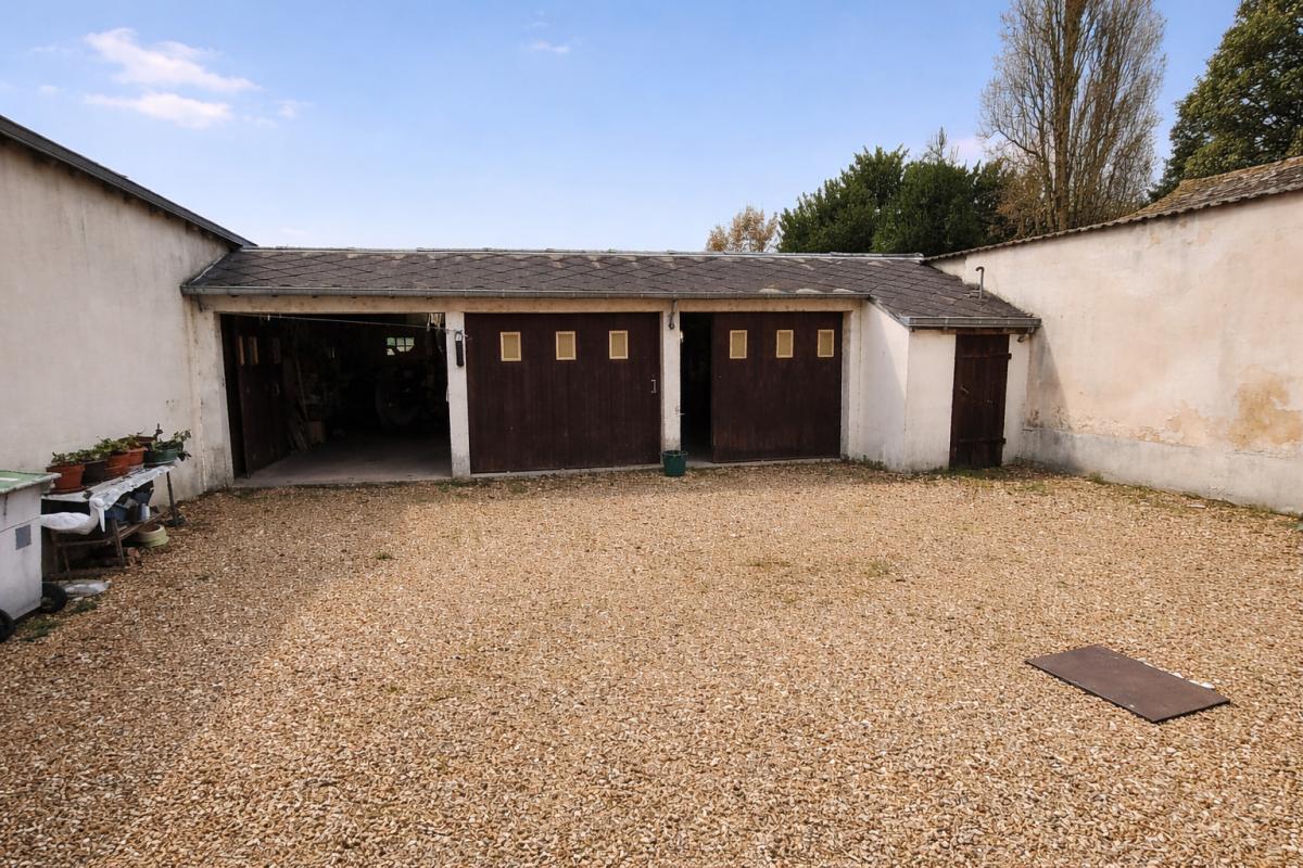 BROU Immeuble Brou 3 logements total de 246 m2 hab 5