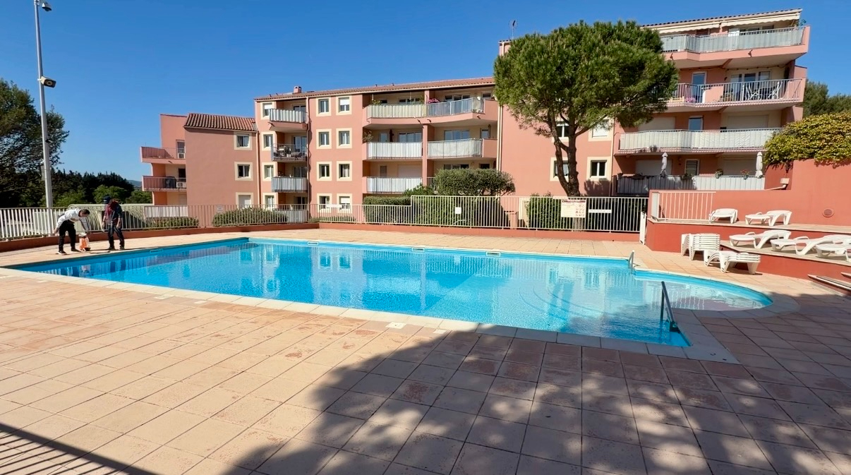 FREJUS Superbe appartement 4 pièces dernier étage avec terrasse et piscine 4