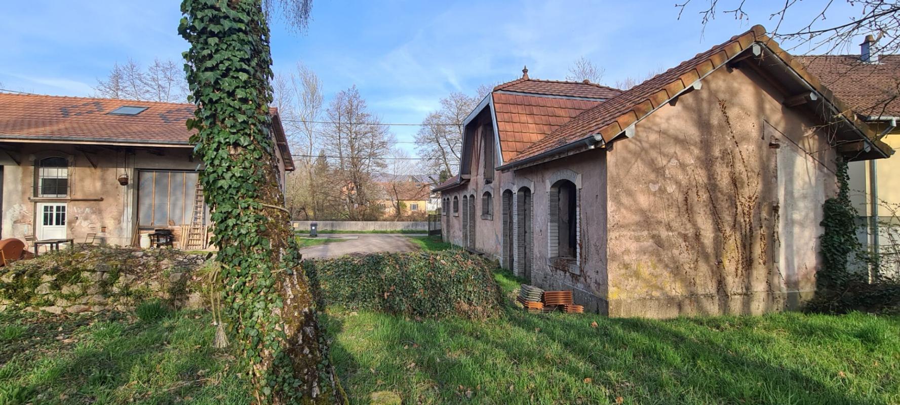 GIROMAGNY Immeuble professionnel ? Fort potentiel 3