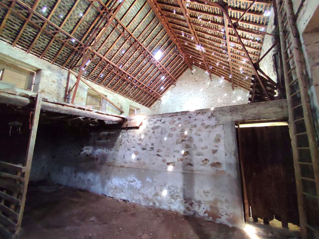 MONTSAUCHE-LES-SETTONS Ancien corps de ferme Montsauche Les Settons 2  pièces 45 m2 6